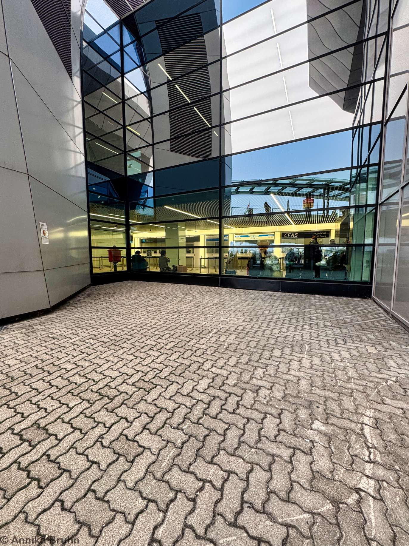 Hier sollte eigentlich eine Skulptur von Kolodko stehen